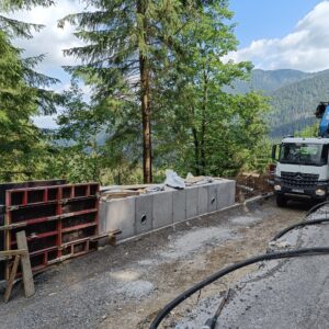 9 realizácia oporného múru (2)