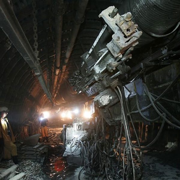 Baňa PG Silesia Vykonanie križovaní a rekonštrukcie chodieb