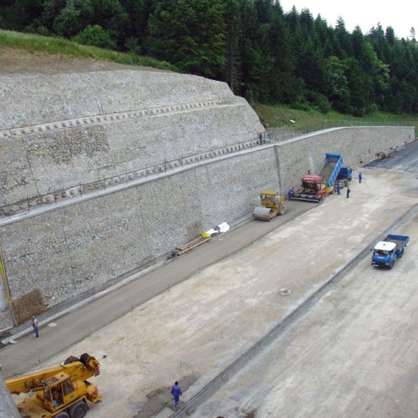 Výstavba cesty Skalité – hranica SR/PR Výstavba cesty Skalité - hranica SR/PR