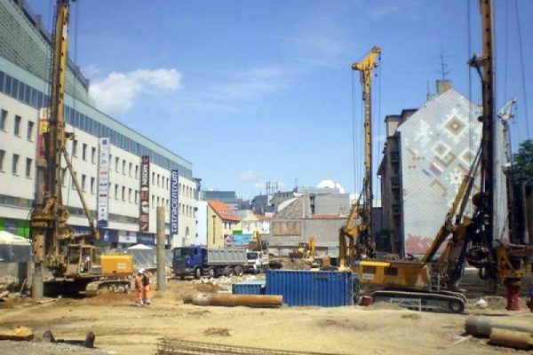 Hotel a administratívna budova Vysoká ul., Bratislava